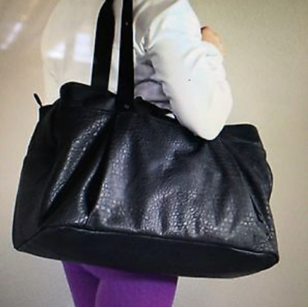 Lululemon OM the Day Weekend Duffle Bag